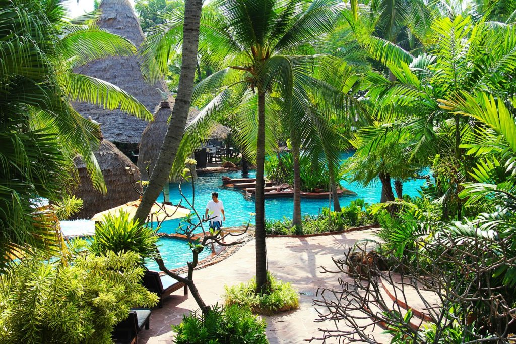 Huahine resort hotel beach swimming pool