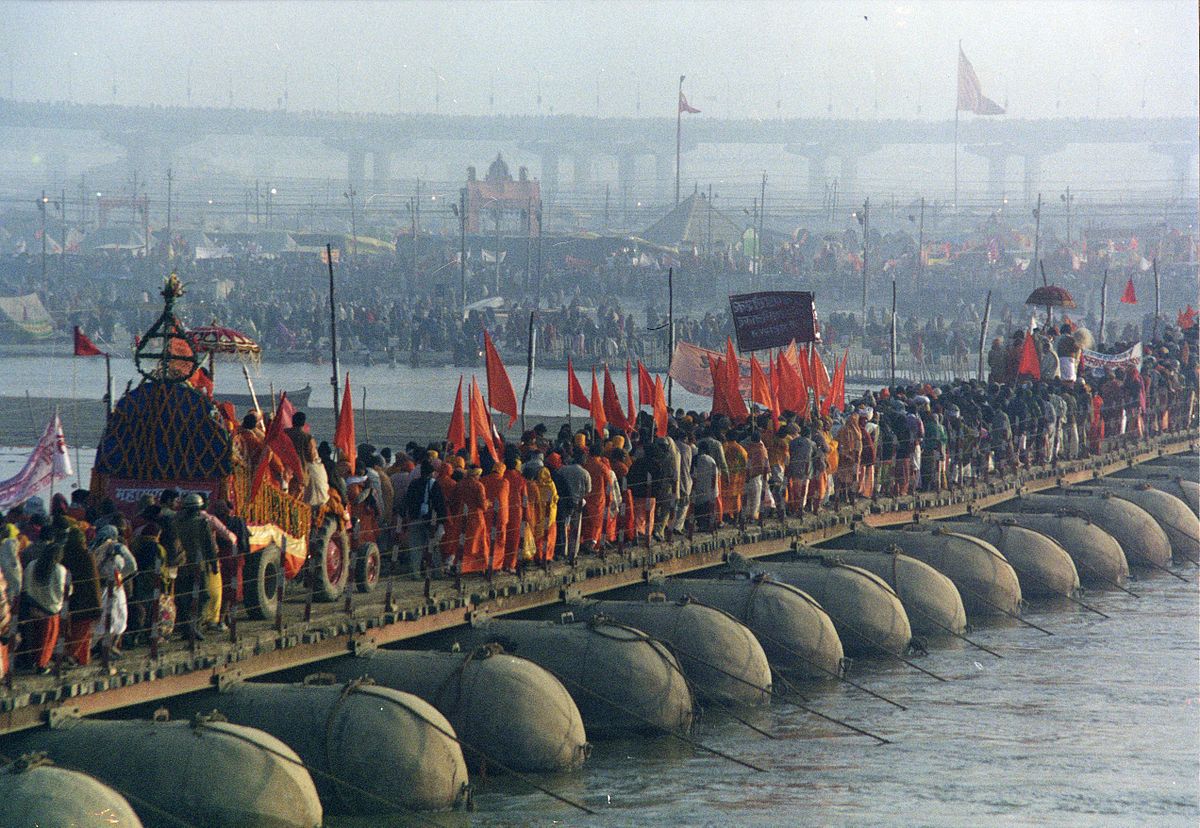 1200px-Kumbh_Mela2001